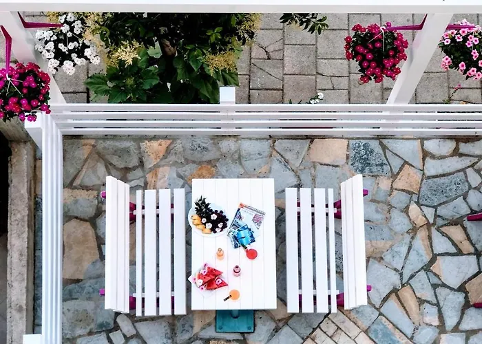 Family Haruni Hotel *